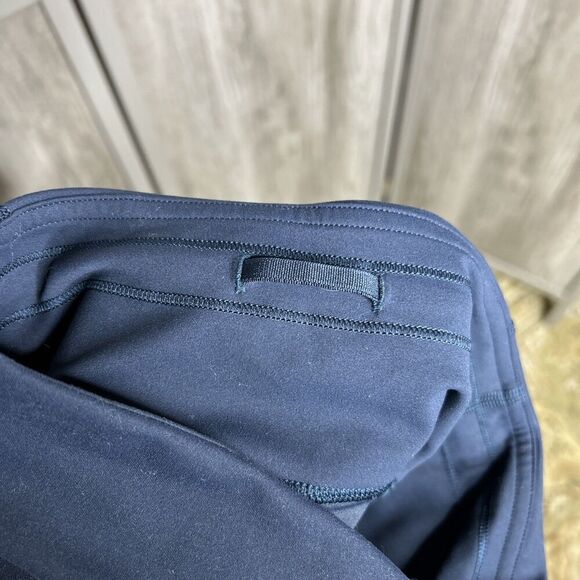 Lululemon Cropped Leggings Invigorate Navy Color Hip Pockets Size 4 - Picture 5 of 7
